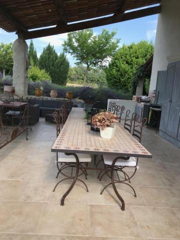 Bastide Campagne Canal Cucuron Bagian luar foto