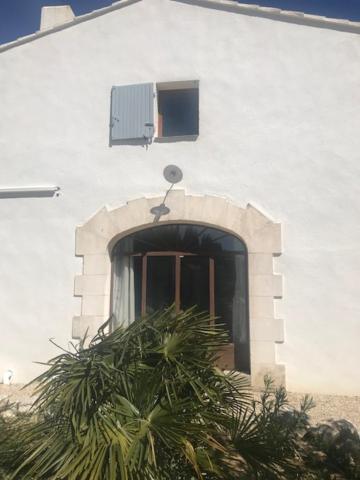 Bastide Campagne Canal Cucuron Bagian luar foto
