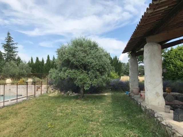 Bastide Campagne Canal Cucuron Bagian luar foto