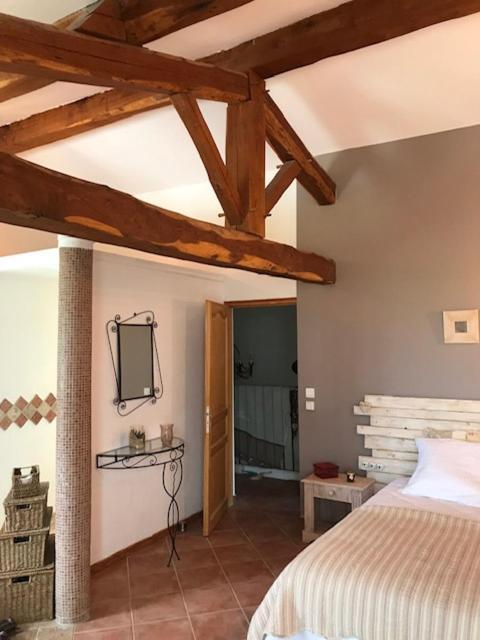 Bastide Campagne Canal Cucuron Bagian luar foto