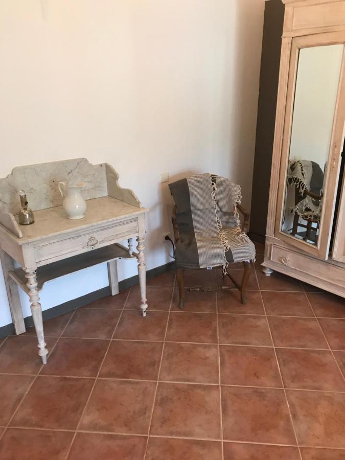 Bastide Campagne Canal Cucuron Bagian luar foto