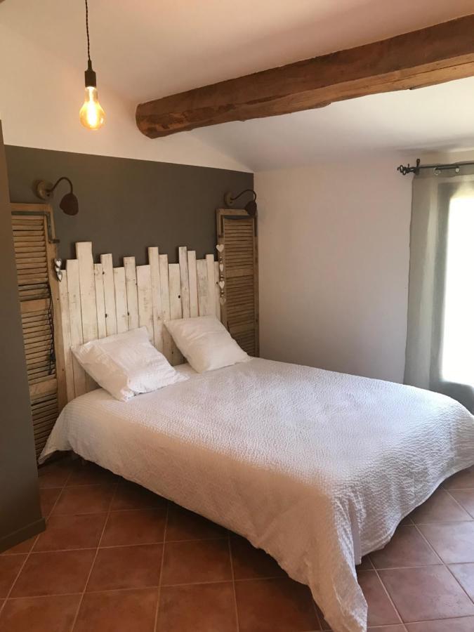 Bastide Campagne Canal Cucuron Bagian luar foto